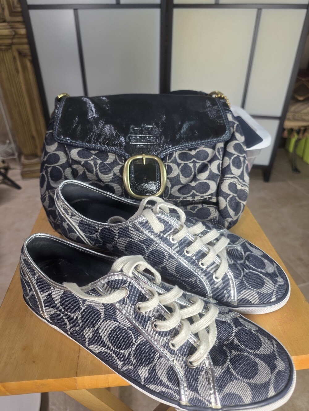 New Coach Denim/Leather Signature Shoulder Bag in Navy & Tennis Shoes Size 11 - Picture 9 of 9